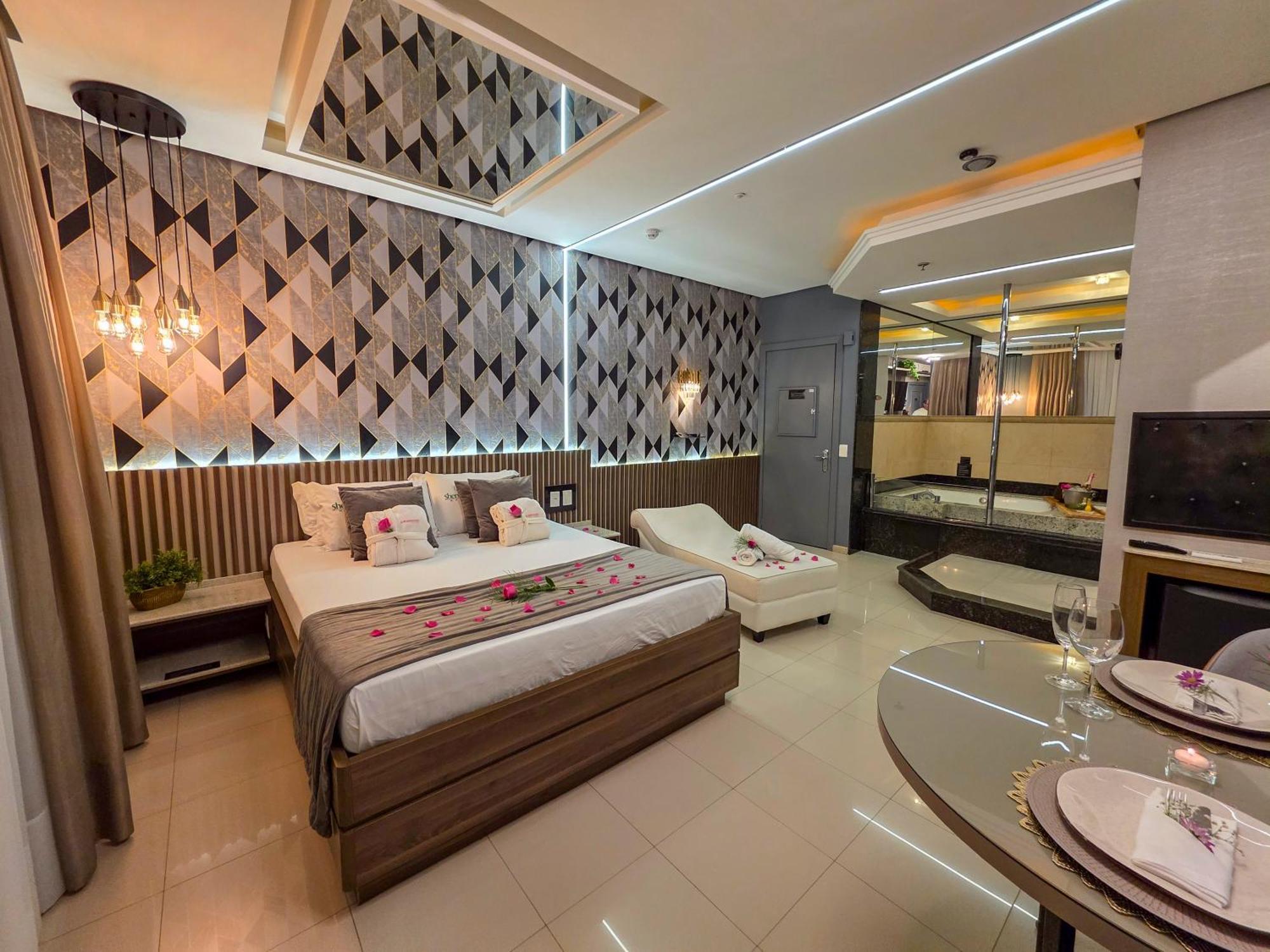 Love hotel Sherwood *